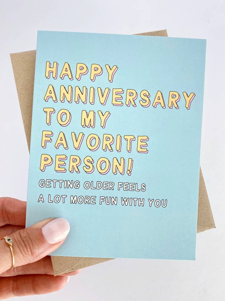 Carte d'anniversaire « Joyeux anniversaire à ma personne préférée » pour la vente par Five Dot Post