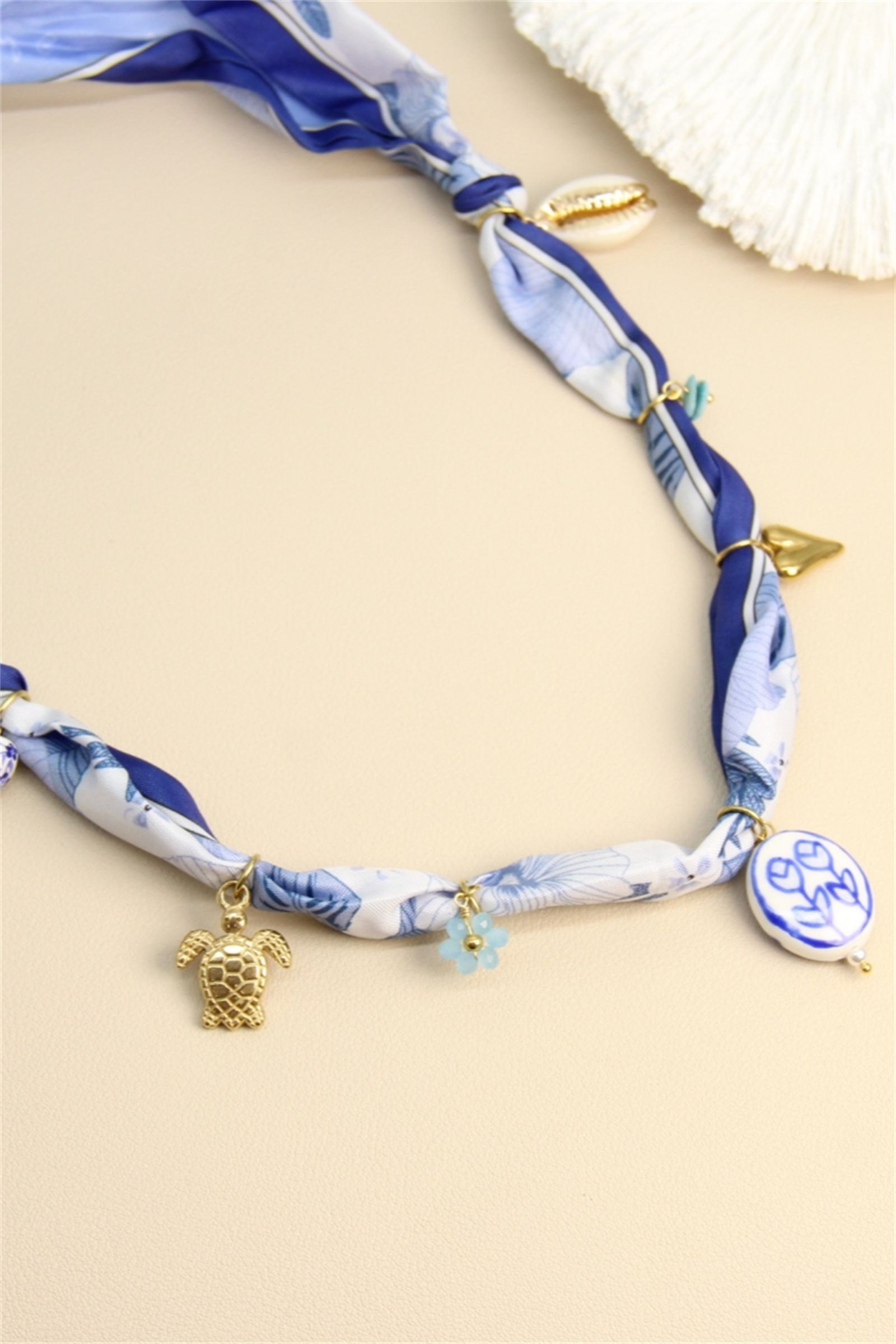 BELLISSIMA BIJOUX – wholesale Hänge-/berlockhalsband – Halsband med tofs och scarf i rostfritt stål och keramik1