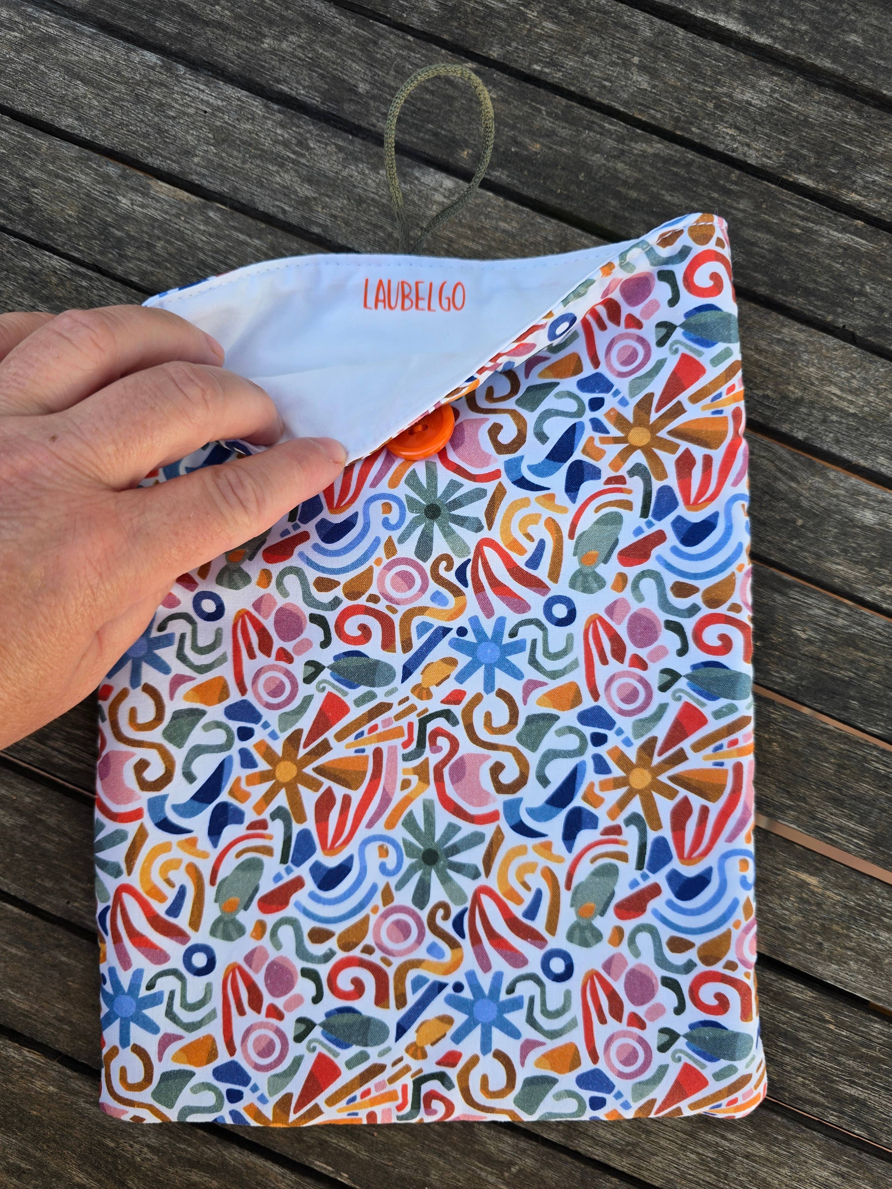 laubelgo - Wholesale Book Cover - Padded book cover with colorful shapes, white background3