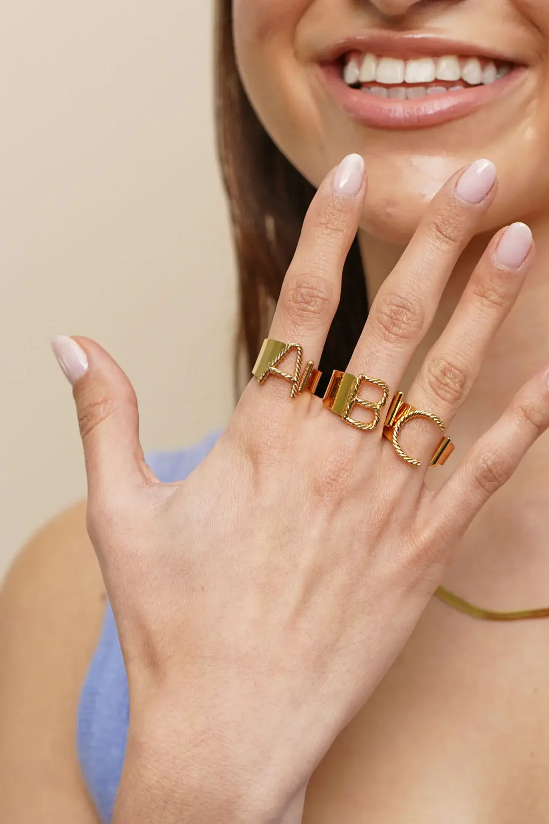 Brenda Grands Jewelry - Vendita all'ingrosso Anello midi/a fascia - Anello Iniziale Aspen in Oro 24K (Regolabile)17