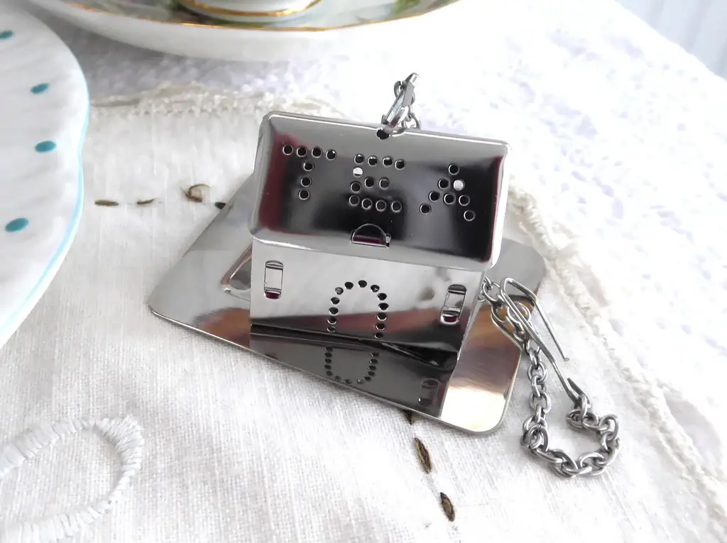 Magnifique Hearts - Venta al por mayor Colador/infusor - Infusor de té Silver House: infusión con estilo y elegancia4