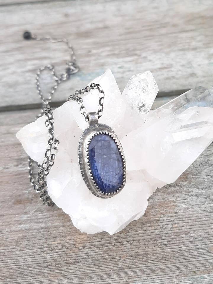 Etnisk Safir Halskæde i Massivt Sølv for engroshandel hos Andréa Chereau