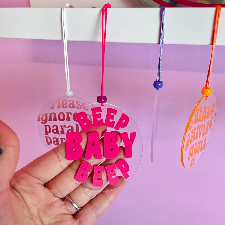 Buba Goods - Vendita all'ingrosso Ciondolo decorativo per auto - Unisex - Ciondolo trasparente per specchietto retrovisore Beep Baby Beep4