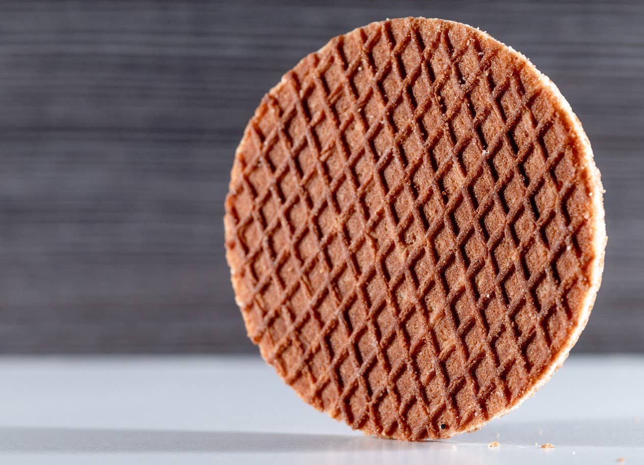 Dutch Waffle Company Stroopwafel Cookie - Wholesale Cookie - 1-Pack Stroopwafel in Dutch Display, cookie - snack (32ct)6