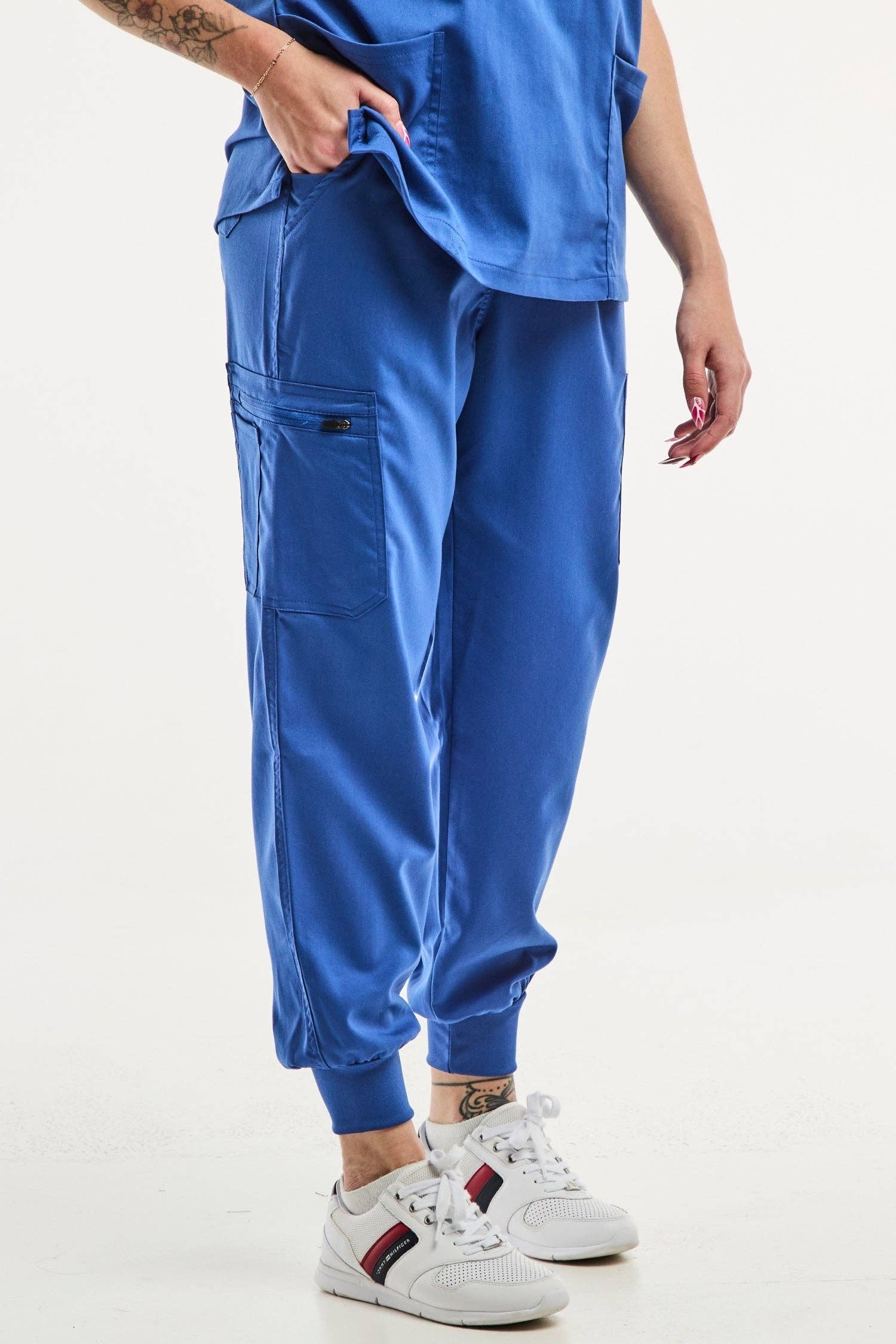 AELIN - Wholesale Healthcare Uniform - Women's - EMMA Jogger - Tenue médicale - Femme - Bleu roi6