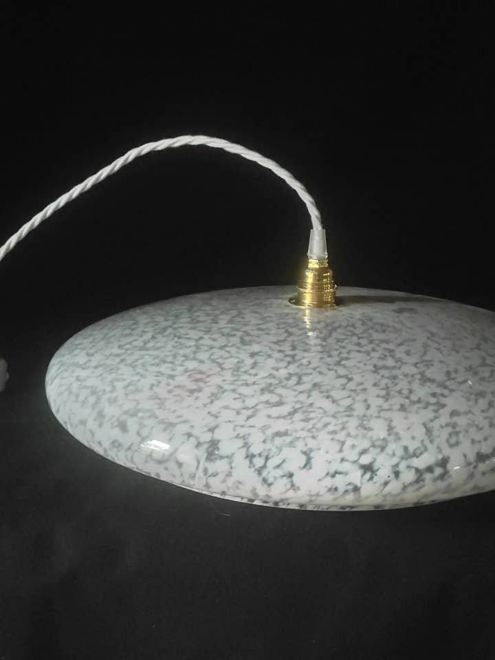 Grande globo bianco, vetro Clichy per la vendita all'ingrosso da parte di Le Siècle des Lumières