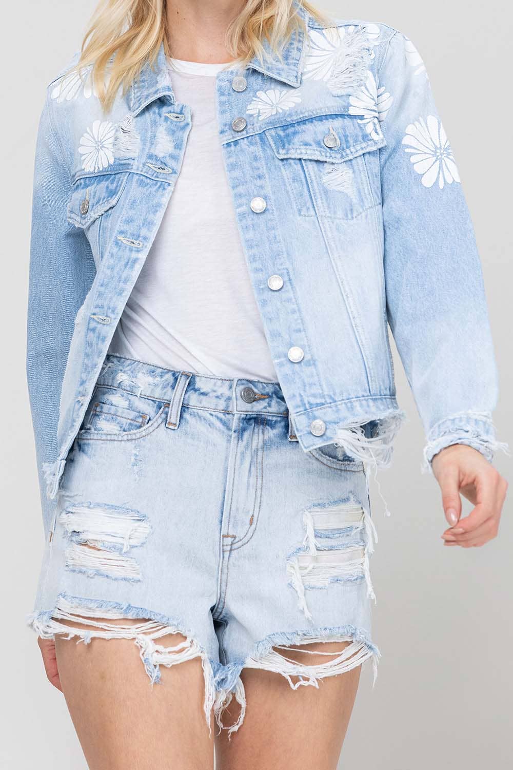 ZUCKERWATTE KLASSISCHE CROP-JEANSJACKE MIT BLUMENLASERDRUCK T5137J für den Großhandel auf Faire4