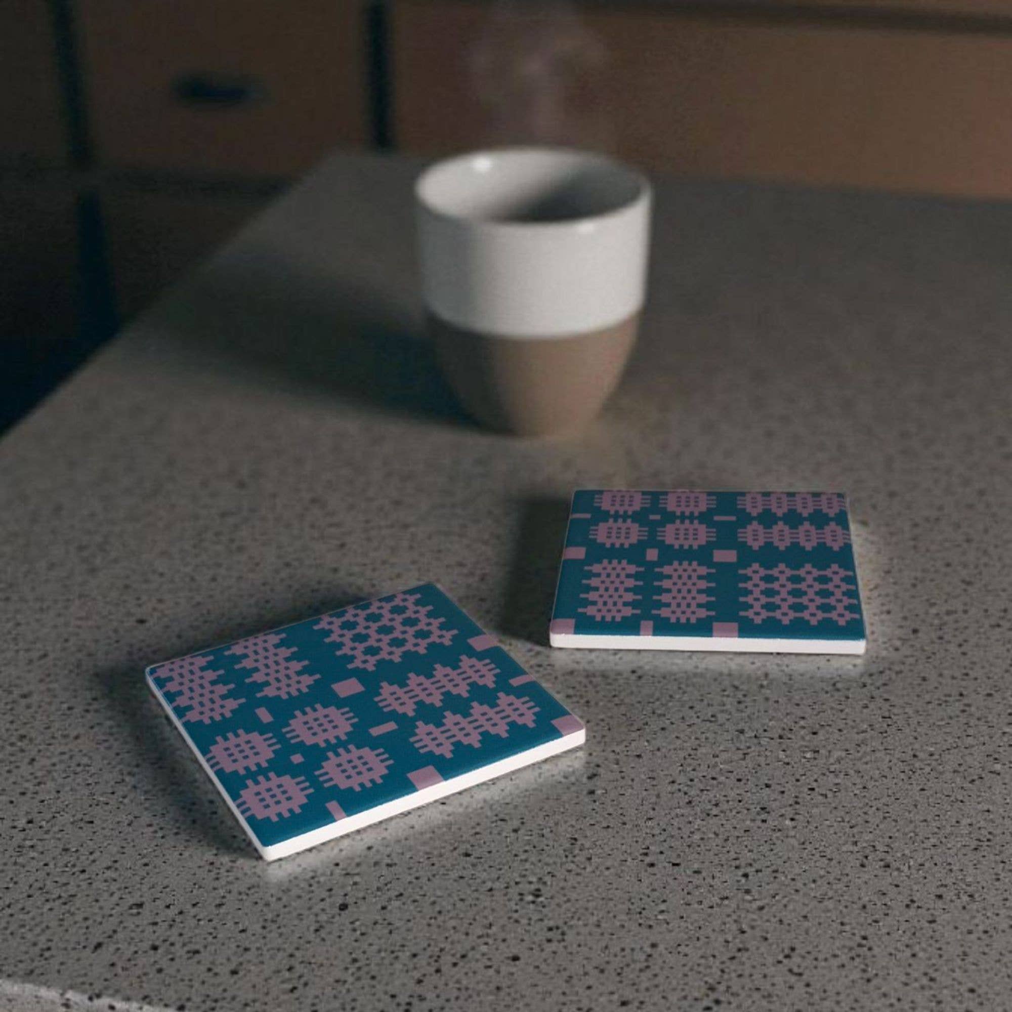 Moose & Co - Vendita all'ingrosso Sottobicchiere - Sottobicchiere con stampa di coperta gallese a motivi Teal e Grigio