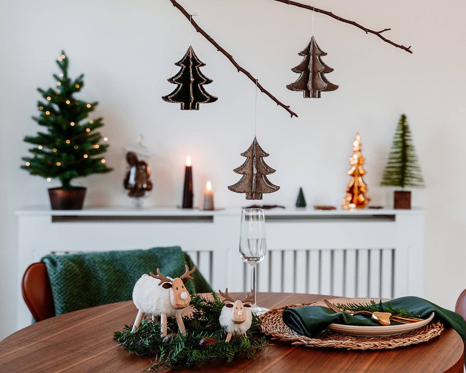 We Love Seasons Ltd – wholesale Ornament – Green Wooden Christmas Tree with Sparkly Edges2