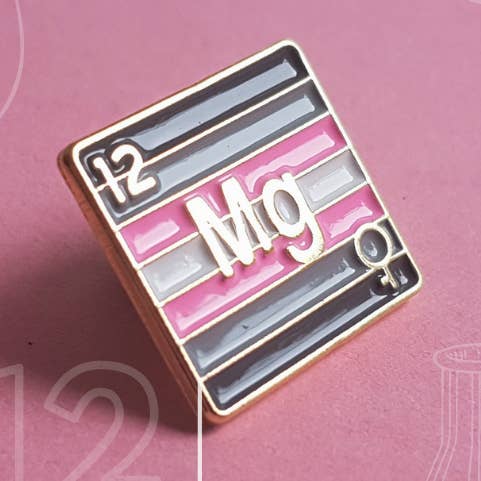 Demigirl - Magnesio | Distintivo smaltato per la vendita all'ingrosso da parte di Yas Petit Poulet