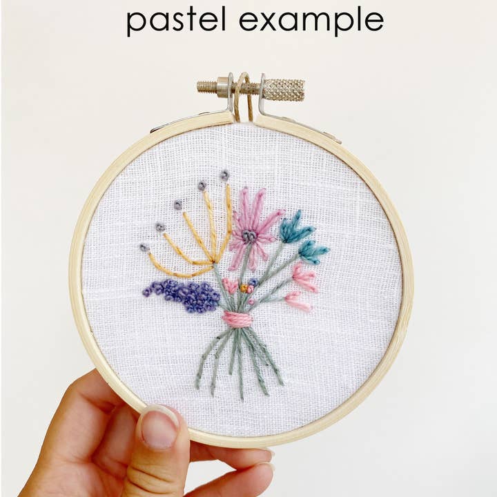 Islay's Terrace – Material para bordar/ponto de cruz por atacado – Bordado de buquê de flores silvestres - bordado de 4" costurado à mão