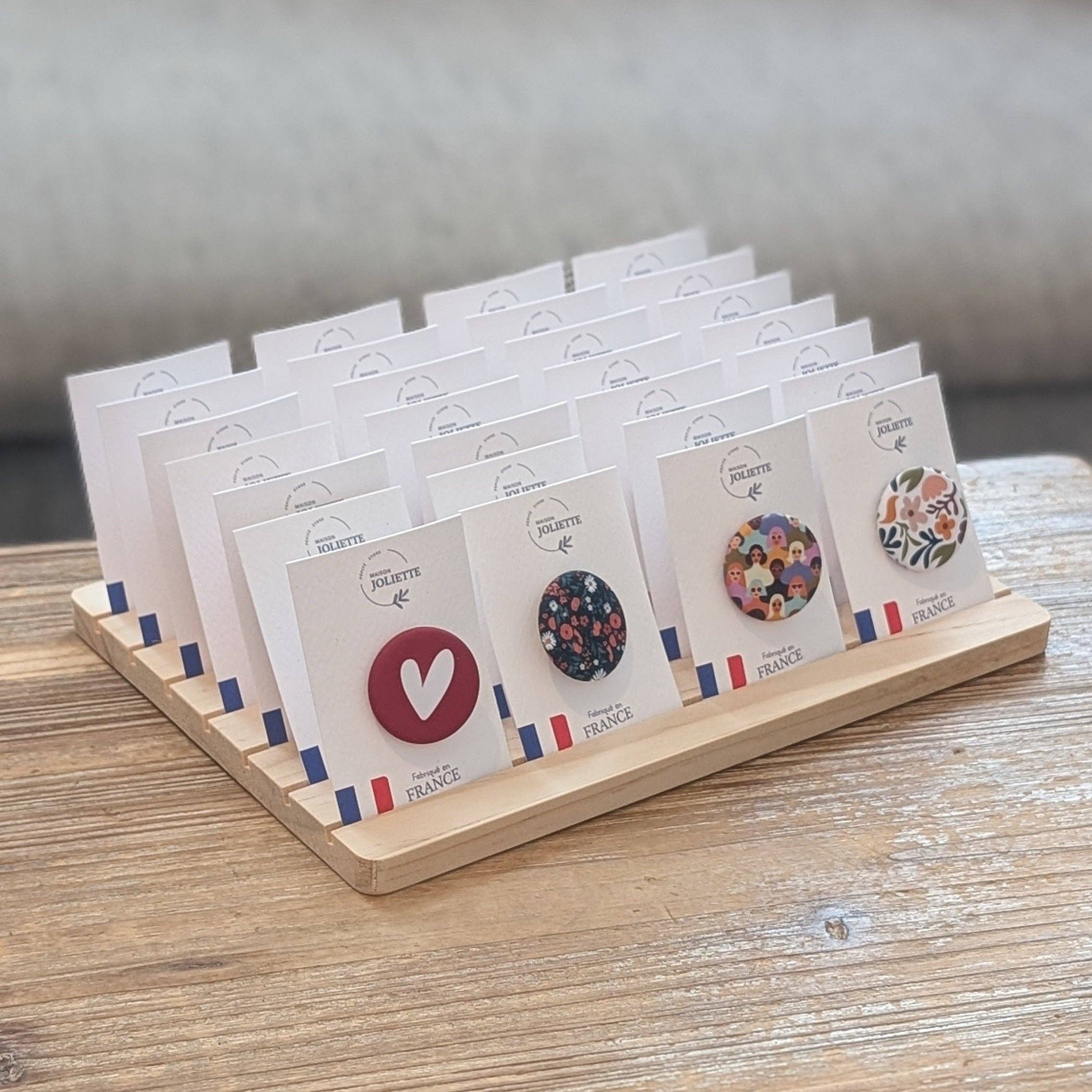 Maison Joliette - Wholesale Lapel Pin/Button - Maternity - Implantation Pack 28 Badges + Display Stand0