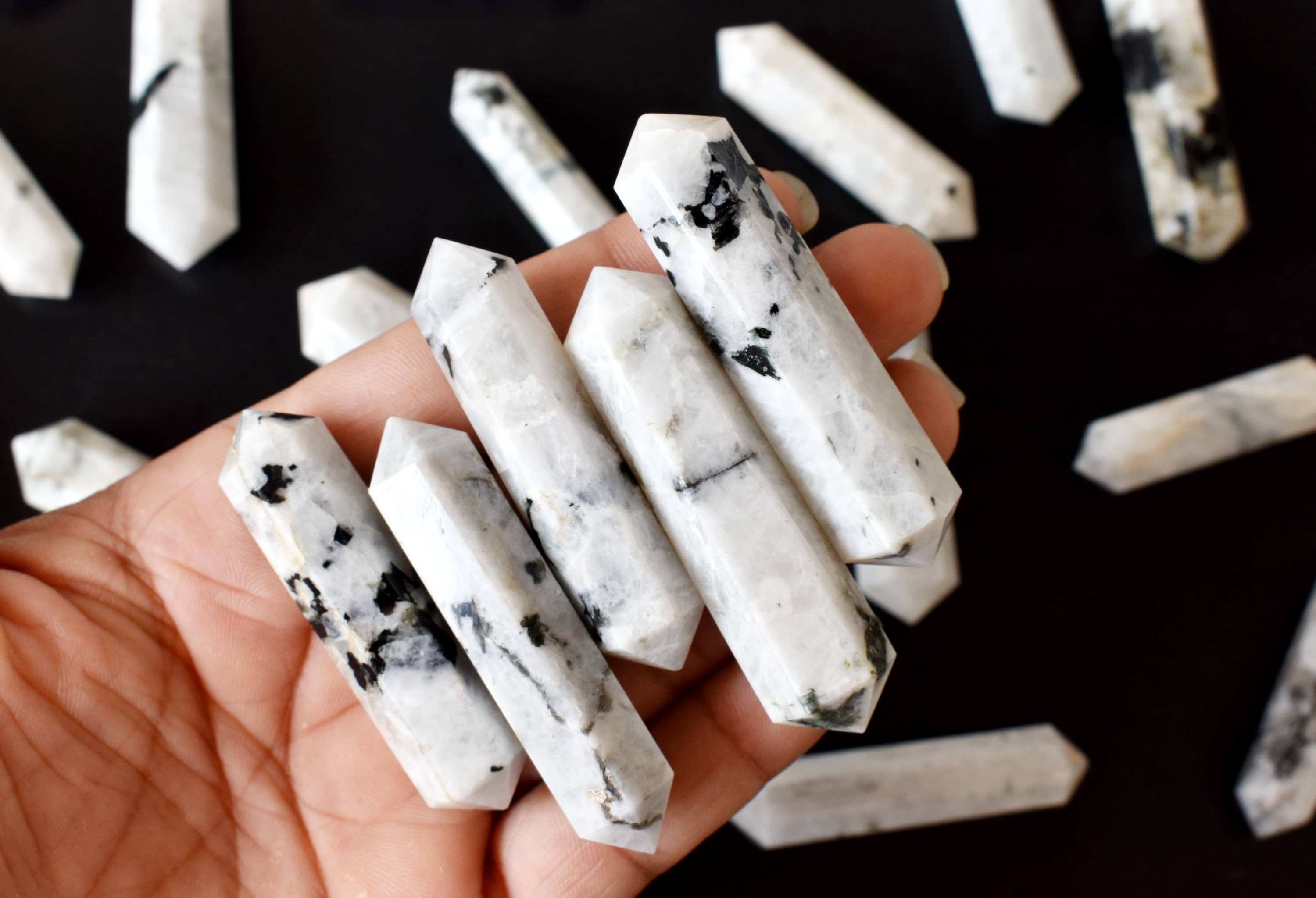 Soothing Crystals – wholesale Andlig sten/kristall – Kristallpunkter | Regnbågsmånsten | Dubbelspetsade pennor7