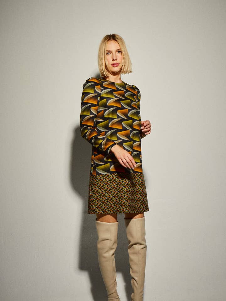 Kort kjole med bladprint for engroshandel hos Dolores Promesas