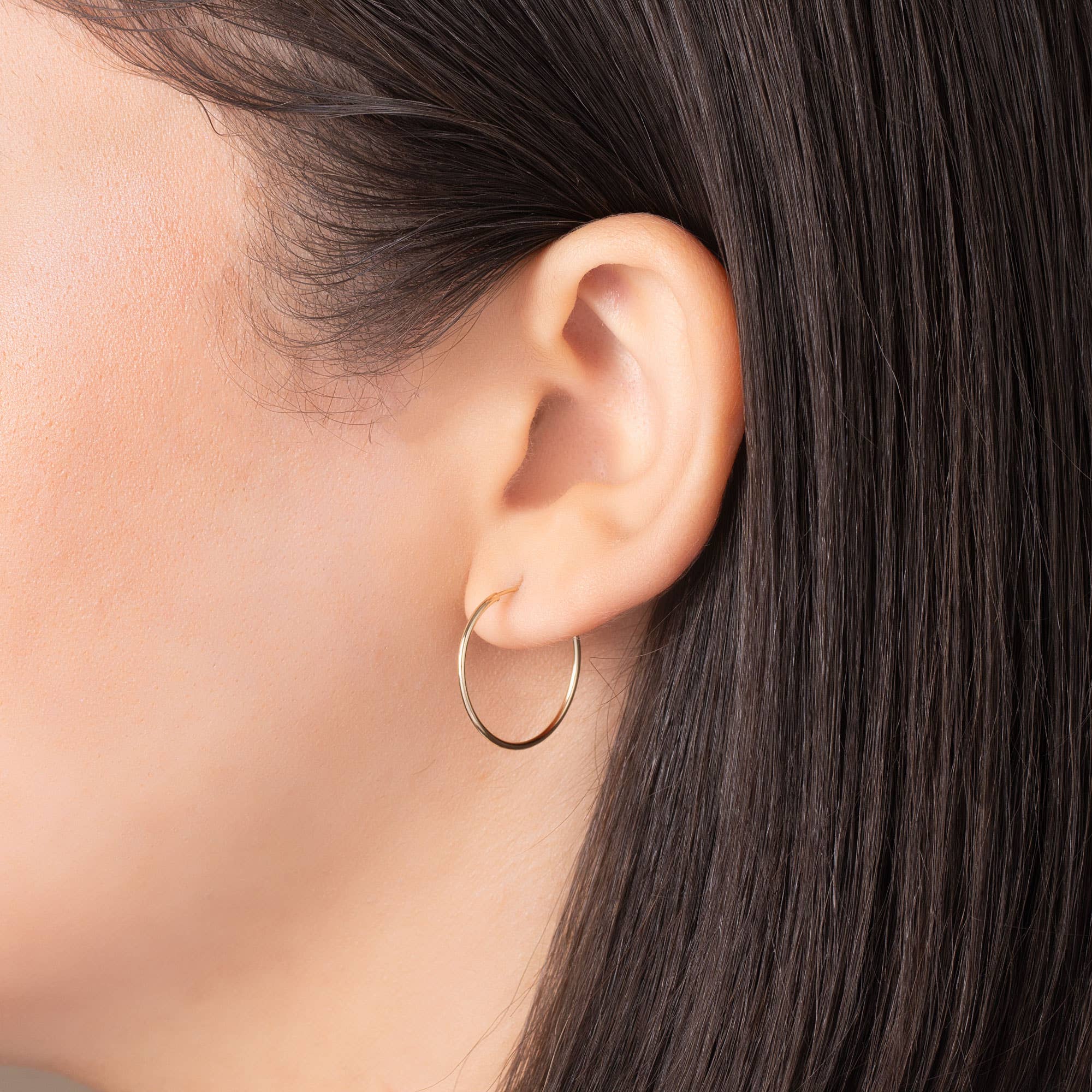 Oro Orecchini a cerchio infinito rotondi da 14 carati in vendita all'ingrosso su Faire13