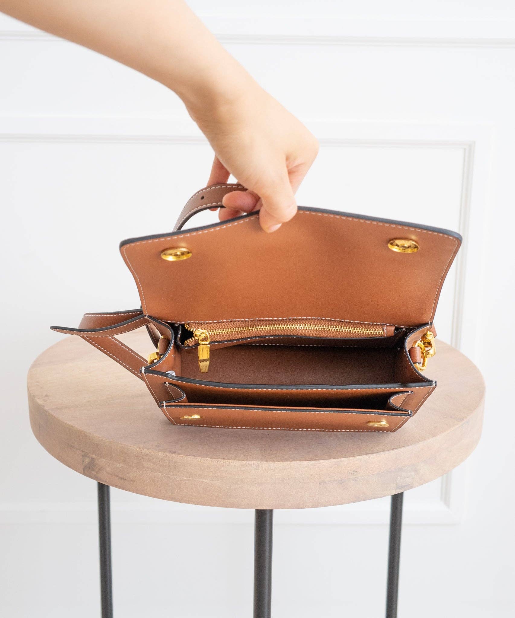 AALLYN – Großhandel Umhängetasche - Damen – Ingrid Umhängetasche - Leder8