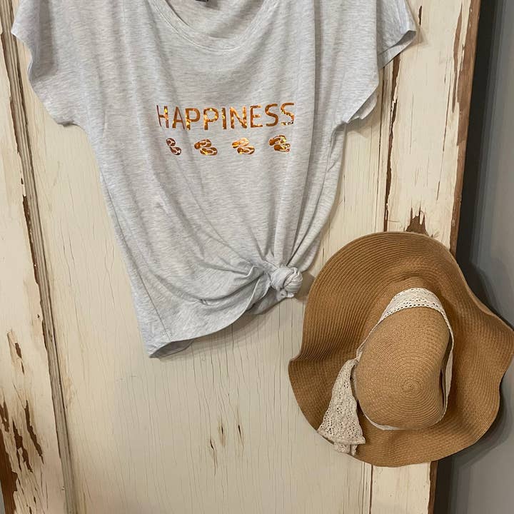 T-shirt Bonheur pour la vente par Shea's Chic LLC