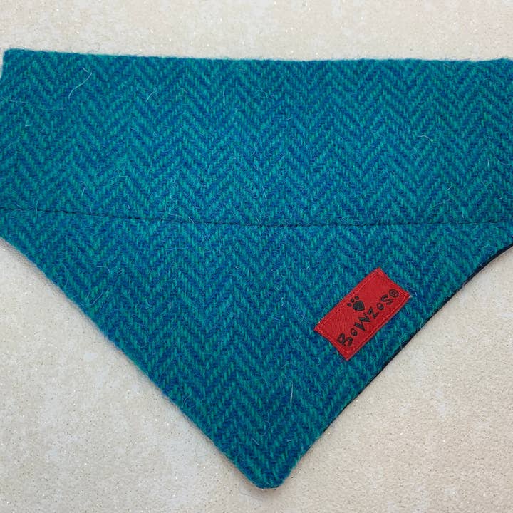 (Luskentyre) Bowzos Harris Tweed® Halstuch, Aquamarinblau mit Fischgrätmuster für den Großhandel von BOWZOS