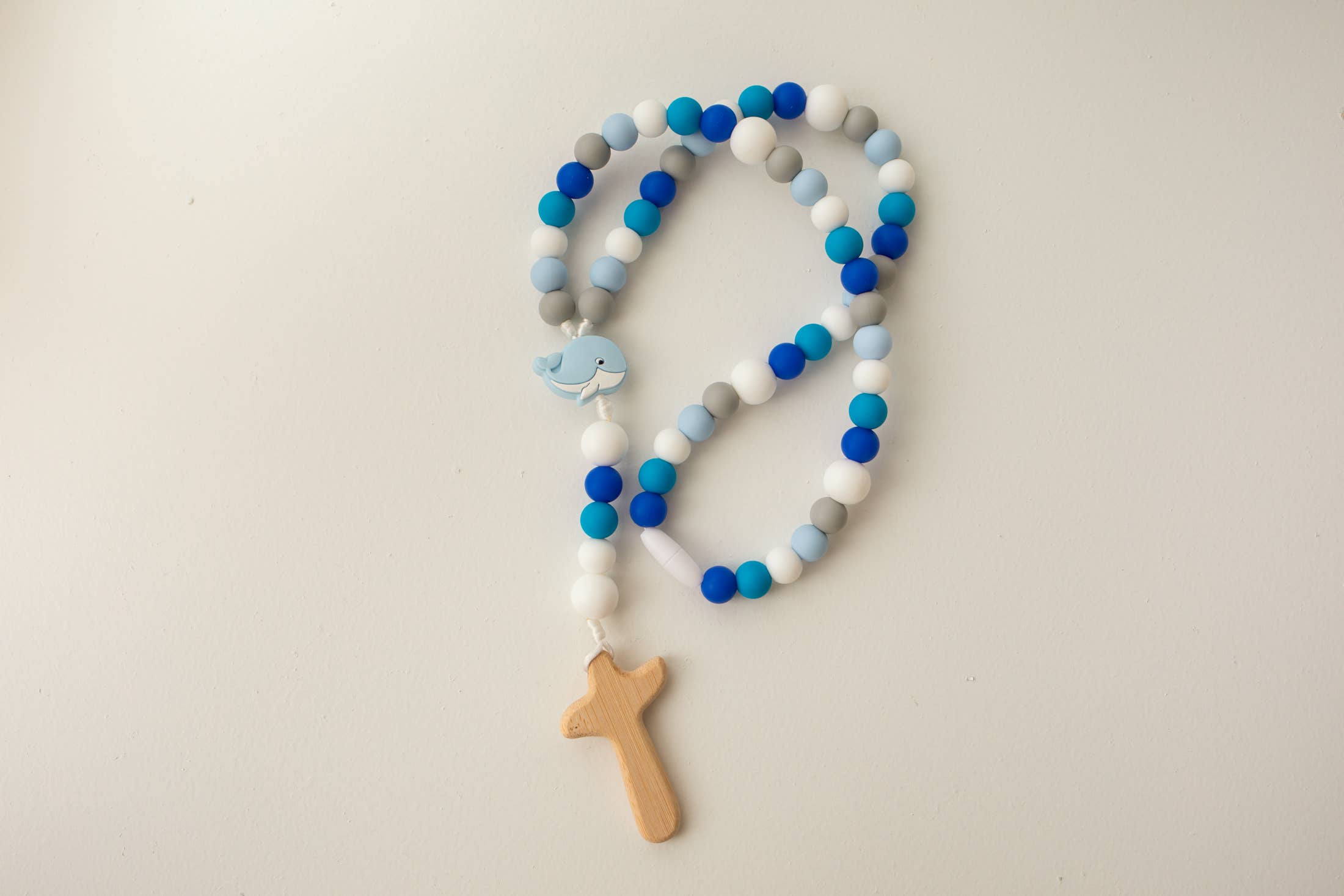 Abundantly Yours - Vente Collier de prière en perles - Jonah Chapelet pour Bébé | Chapelet de Dentition | Cadeau de Baptême Catholique1