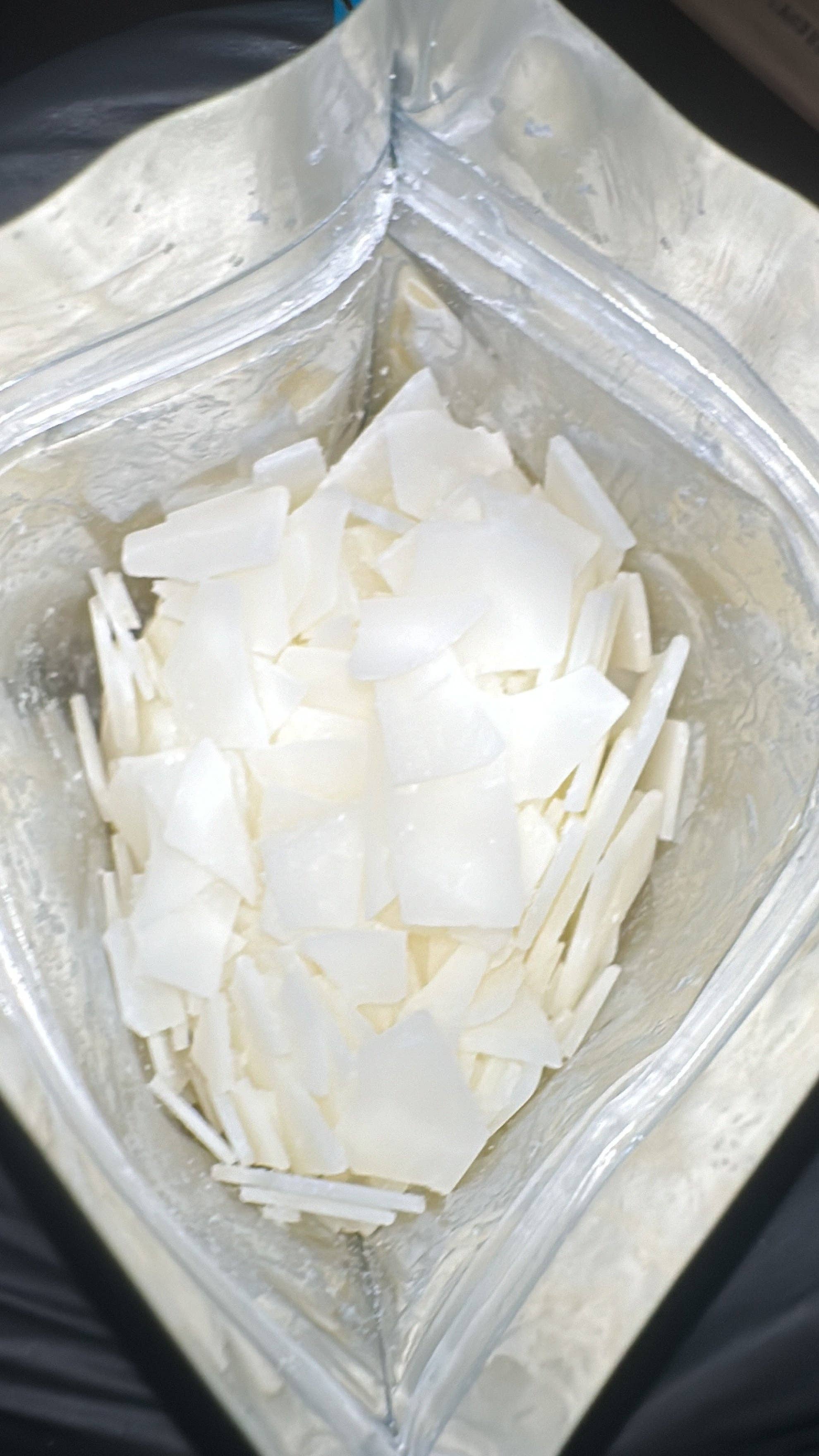 Cocobreeze - Wholesale Baking Chocolate - Choco Paramount Crystals1