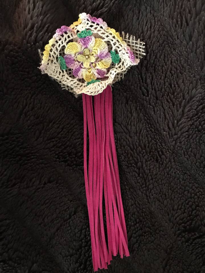 Wild Horse Clothier – Großhandel Schuhschmuck – Damen – Cowboystiefelaufsatz mit rosafarbenen Fransen und Vintage-Spitze3