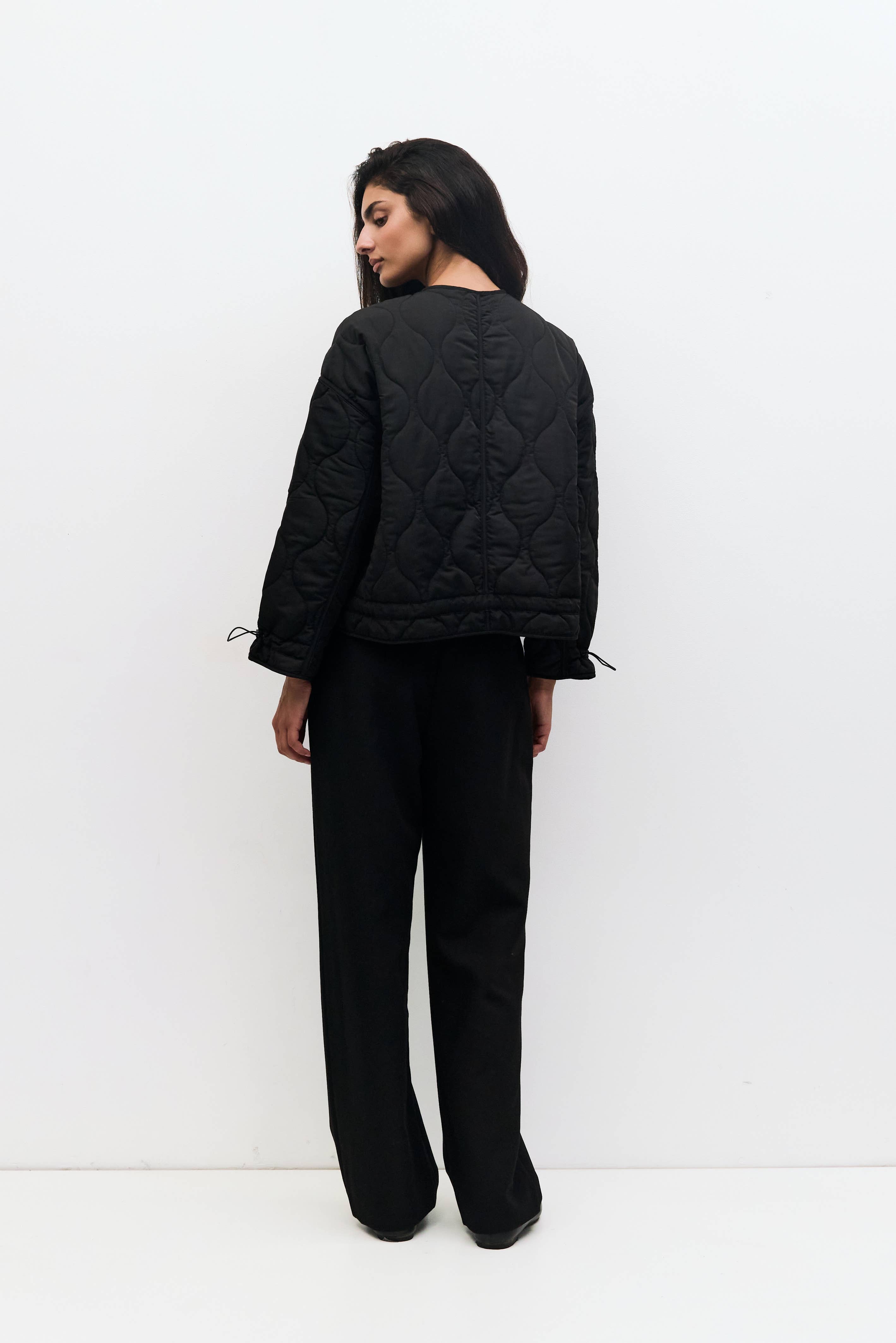 MOD REF – Großhandel Jacke – Damen – The Kara Jacket | Gesteppte Jacke mit Reißverschluss38