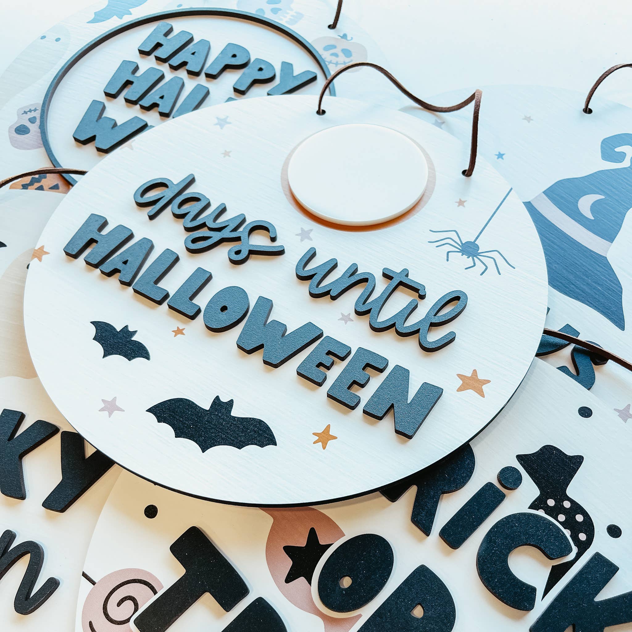 Knotty Design Co. - Wholesale Sign - Halloween Countdown Mini Round Sign3