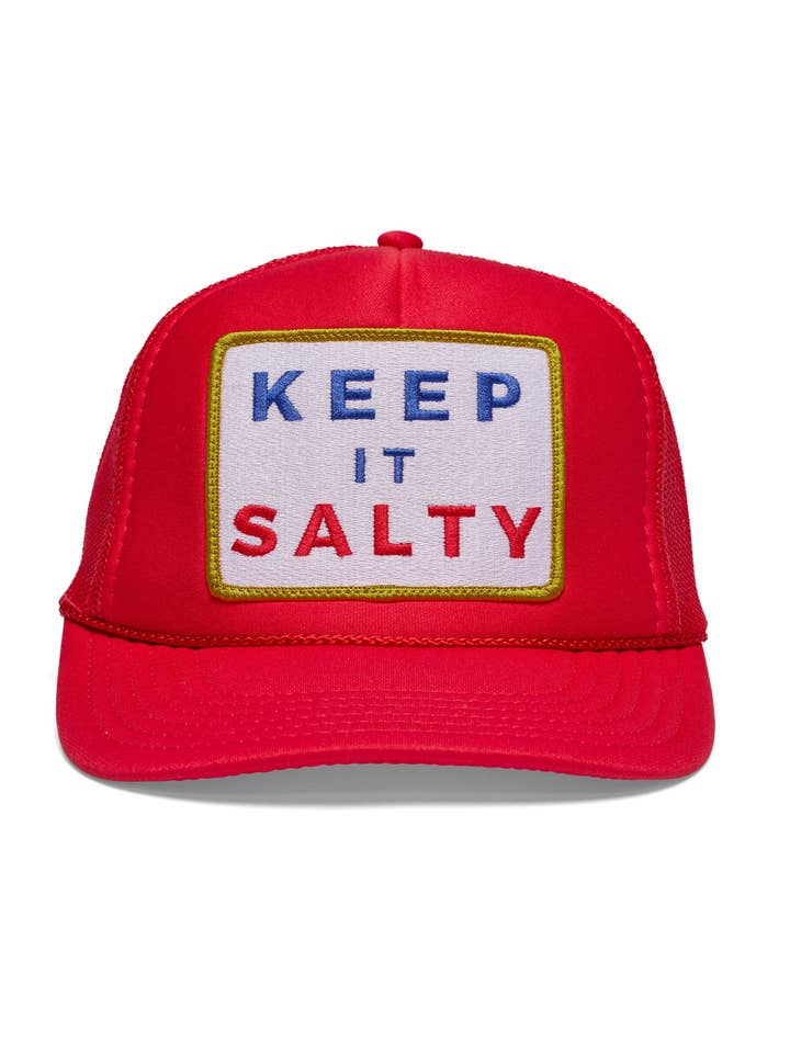 Casquette de camionneur Keep It Salty en rouge pour la vente par Friday Feelin'