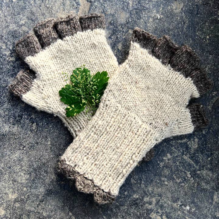 Buno Behen - Wholesale Gloves - Women's - Handmade Organic Naturally Dyed Wool Gloves (Fits S to L)