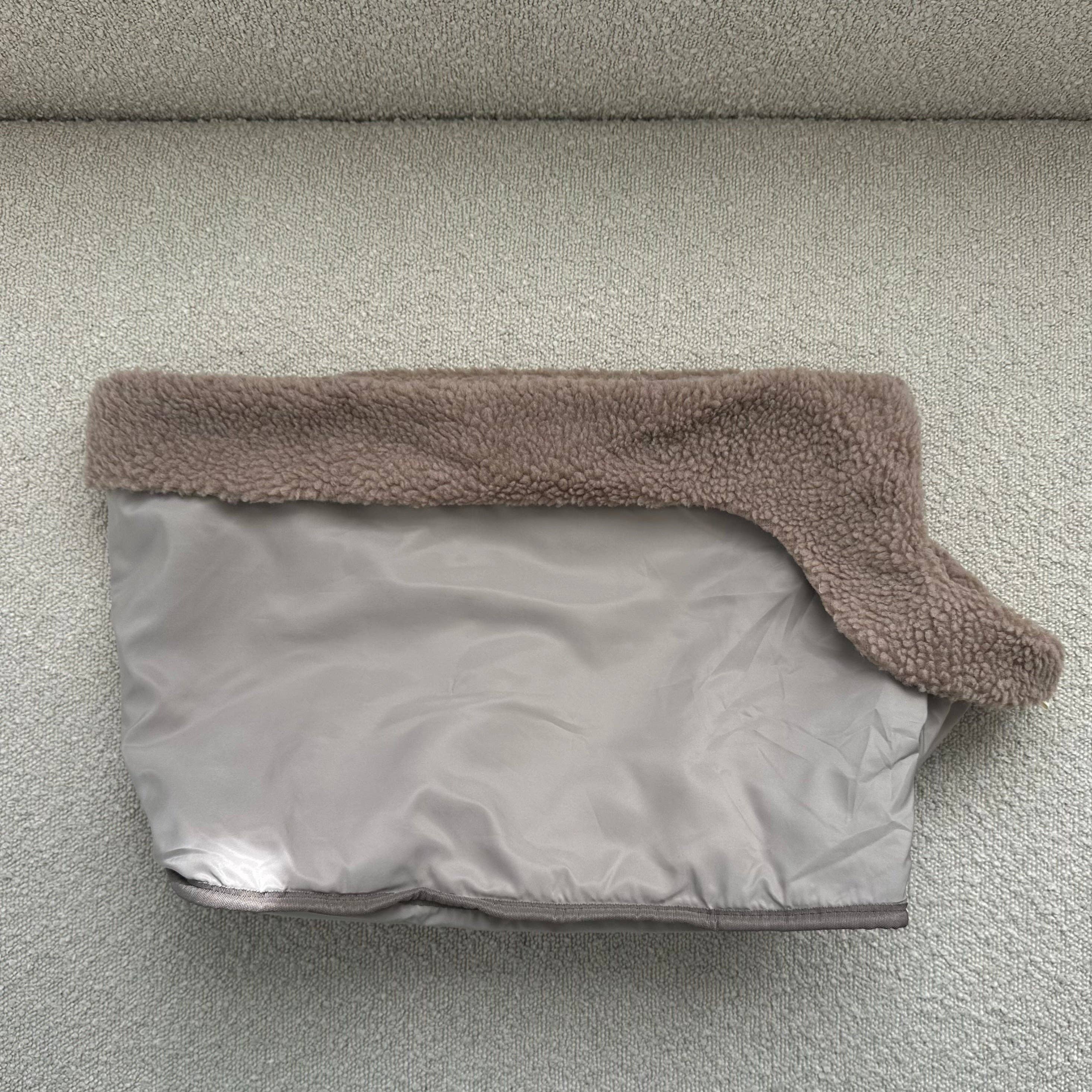 DrewsDogwear - Wholesale Pet Carrier - Dog - Cali // teddy indoors3