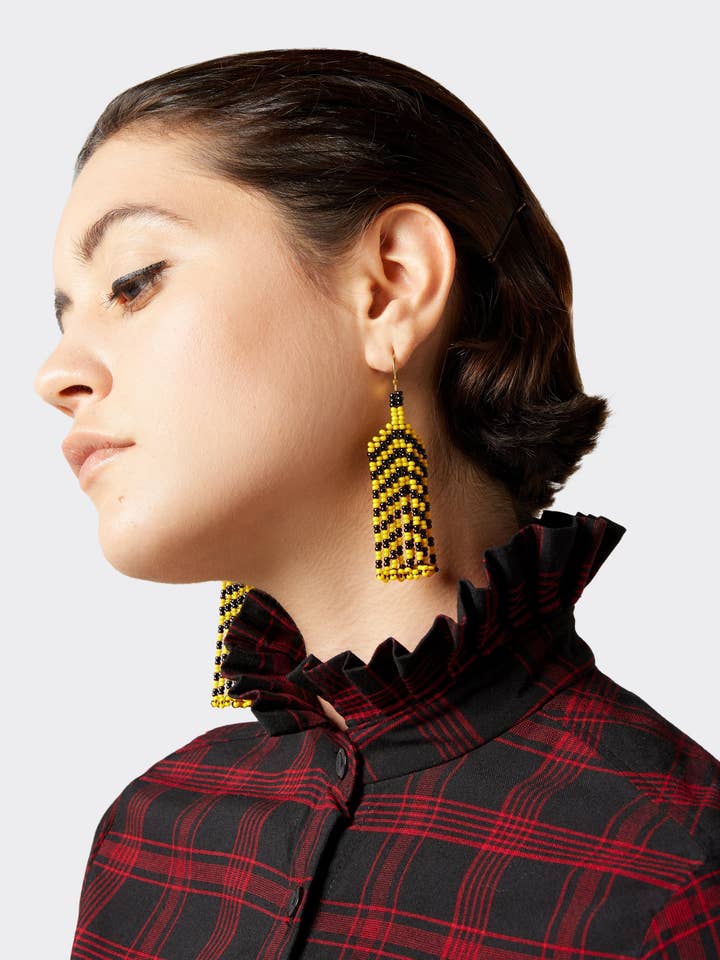 Pendientes colgantes con rayas amarillas inspirados en Maasai para venta al por mayor de Endelea