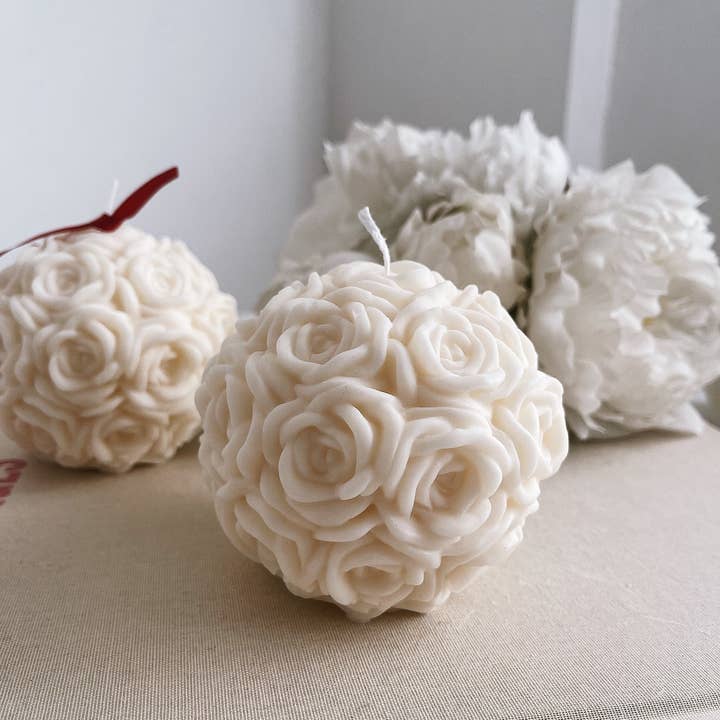 Hi Sunday Collective - Wholesale Novelty Candle - Brighton Rose Bouquet Ball Pillar Soy Wax Candle