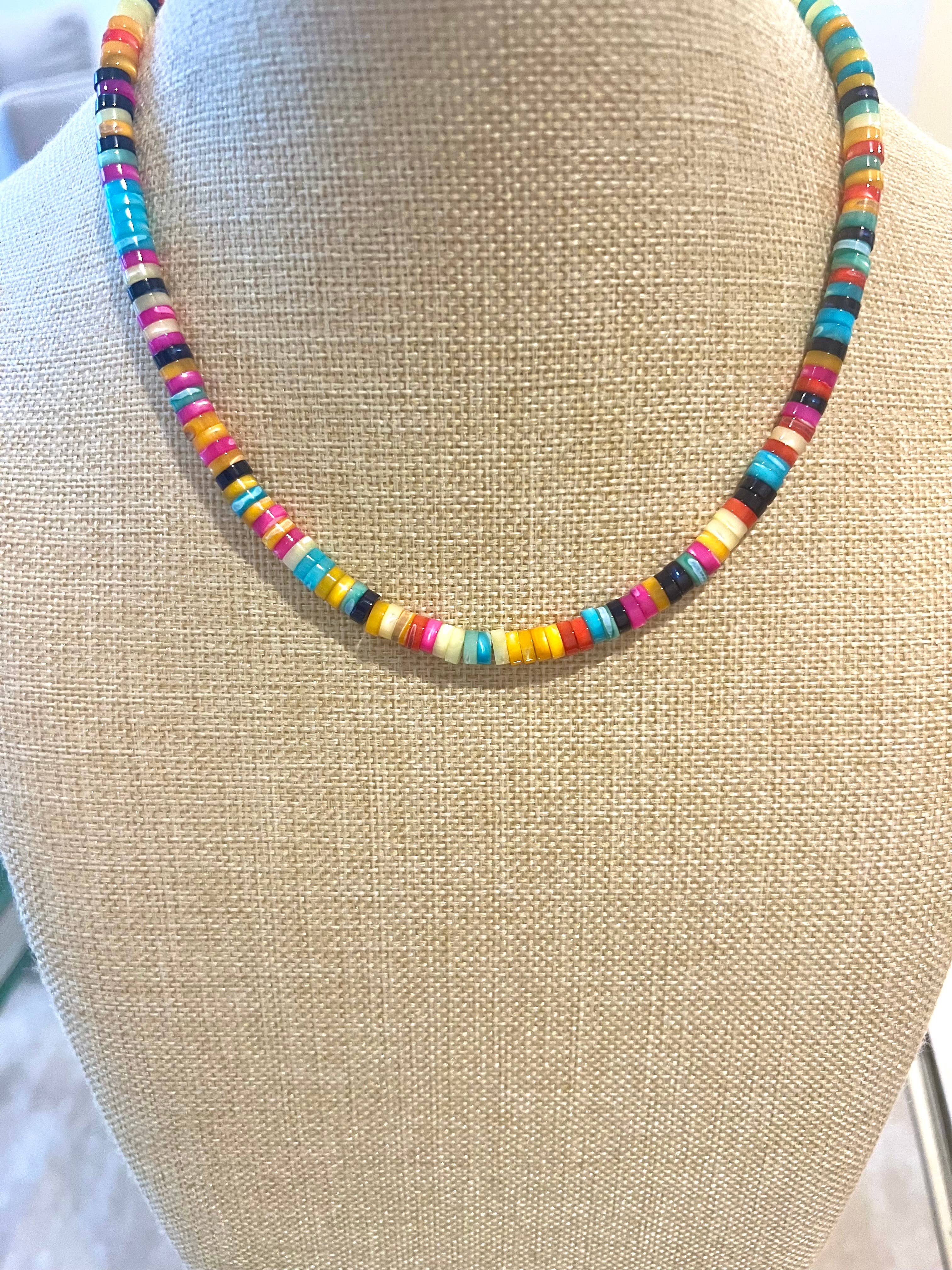 Grace Designs – Großhandel Perlenkette – Regenbogen-Troca-Muschel-Karabinerhalskette