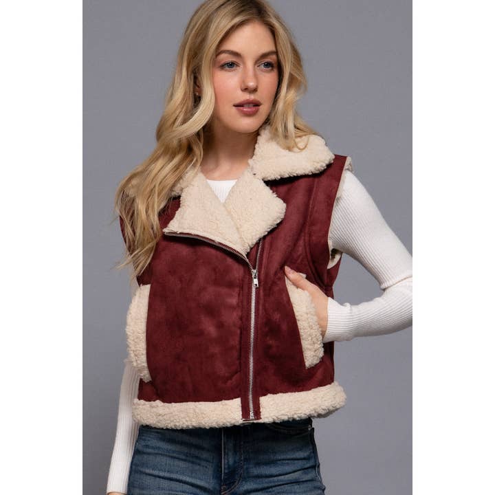 WESTE AUS VELOURSLEDERIMITAT MIT INNENFELL MIT REISSVERSCHLUSS für den Großhandel von HiteJeans