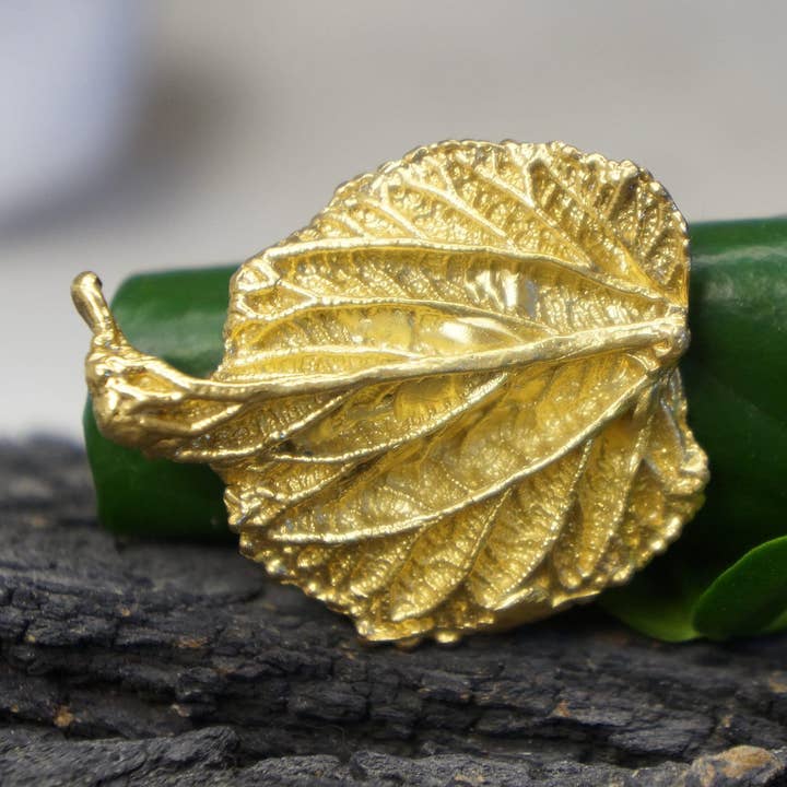 Bague en argent recyclé plaqué or feuille de mûrier pour la vente par Mother Nature Jewelry