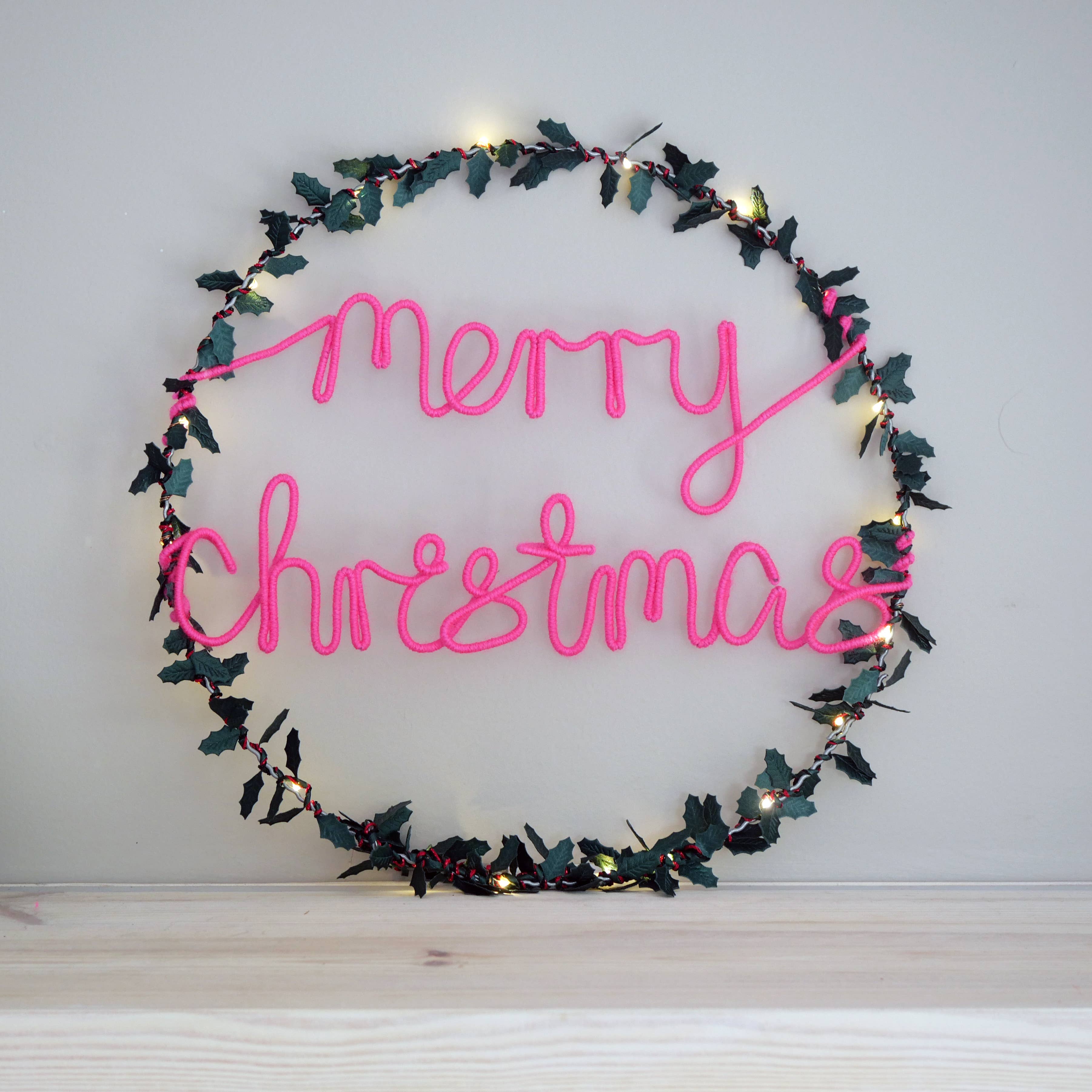 Melanie Porter - Wholesale Wreath - Merry Christmas Light Up Wreath - Christmas Decoration8