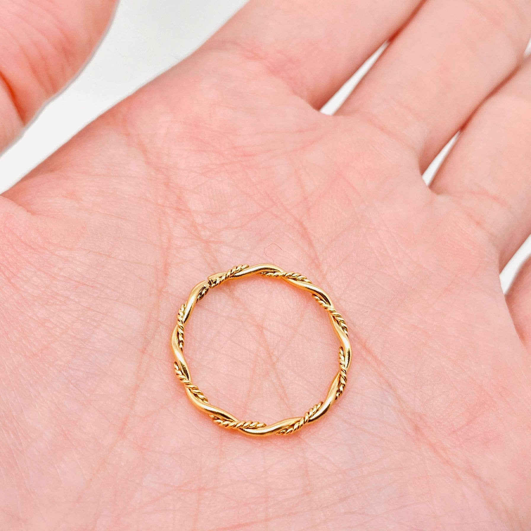 Mio Queena - Wholesale Cocktail/Statement Ring - FGS - Fine Twist 18K Gold Plated Stainless Steel Ring1