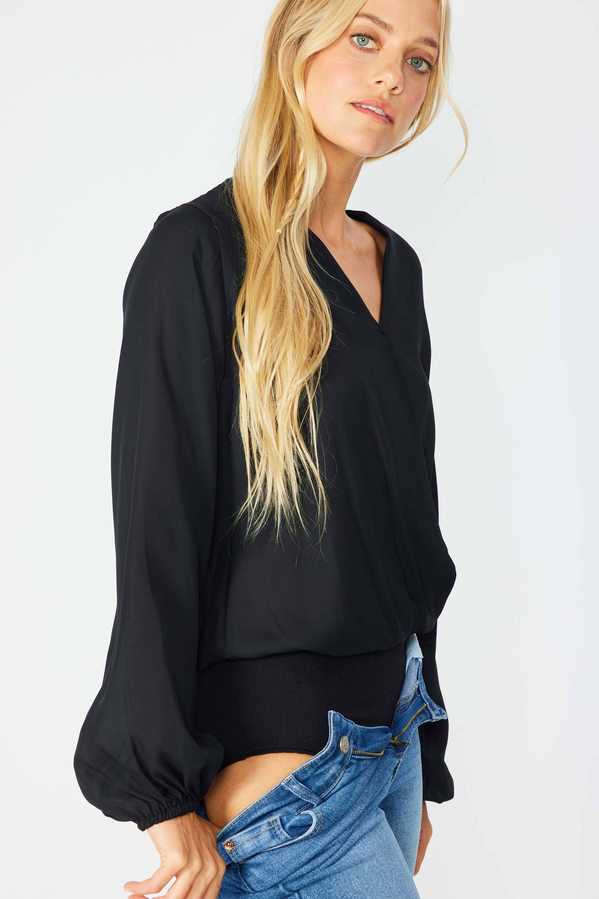 FSL Apparel - Venta al por mayor Blusa - Mujer - ST3474 - BODY TEJIDO CON CUELLO EN V Y MANGAS ABULLONADAS12