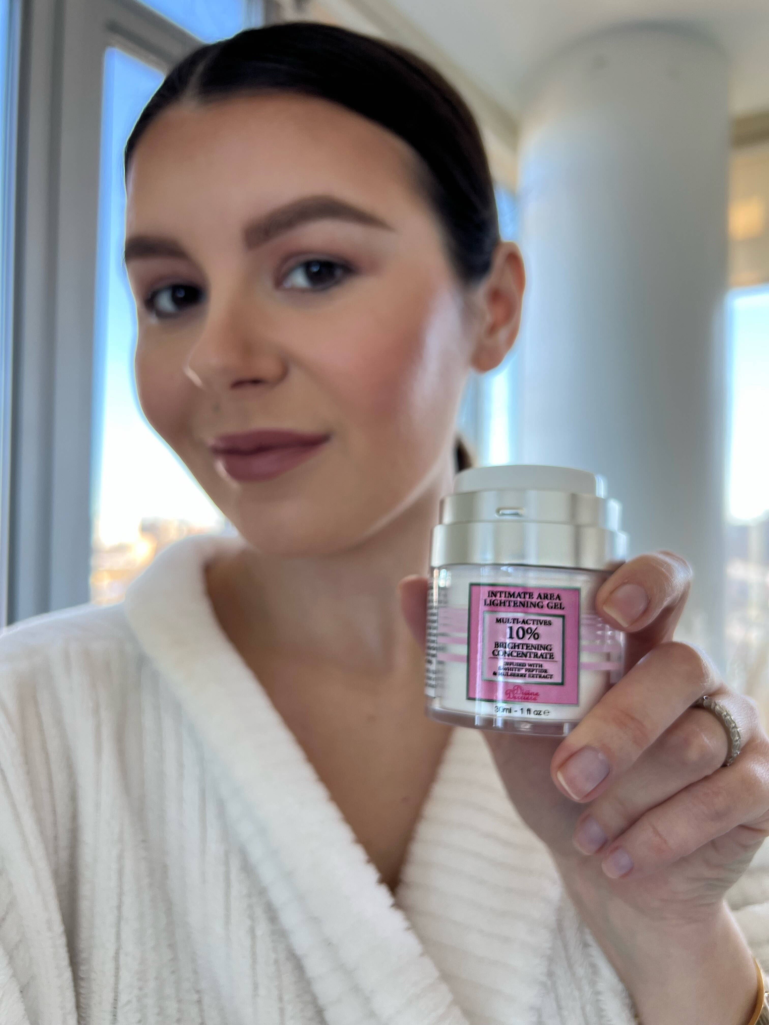 Divine Derriere – Großhandel Intimreiniger/-wischtuch – Divine Derriere Intimpflege zur Hautaufhellung für Körper- und Bikinizone9