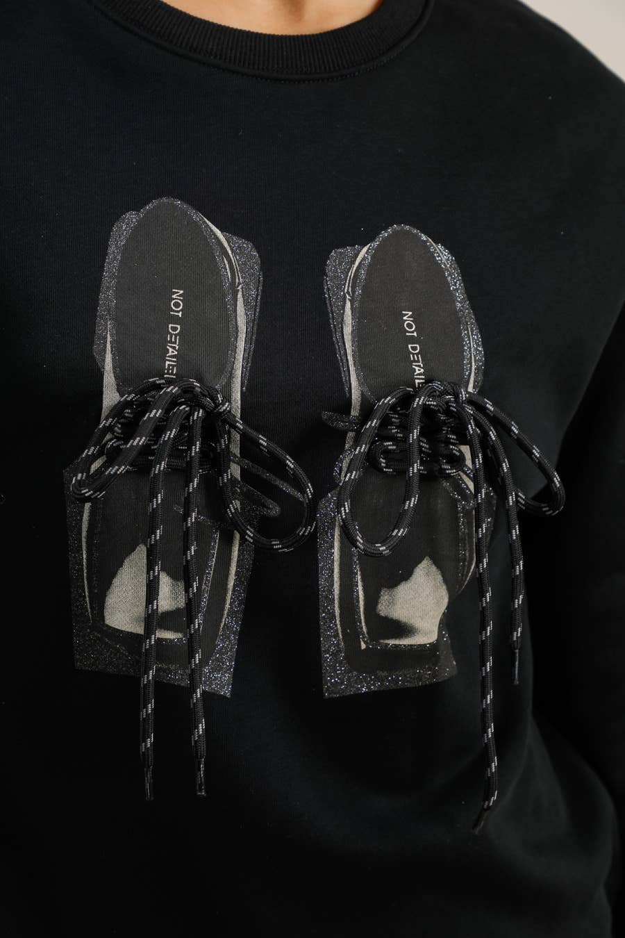 Attrait Paris - Wholesale Graphic Sweatshirt - Women's - Crew neck sweatshirt, lace-up sneakers1