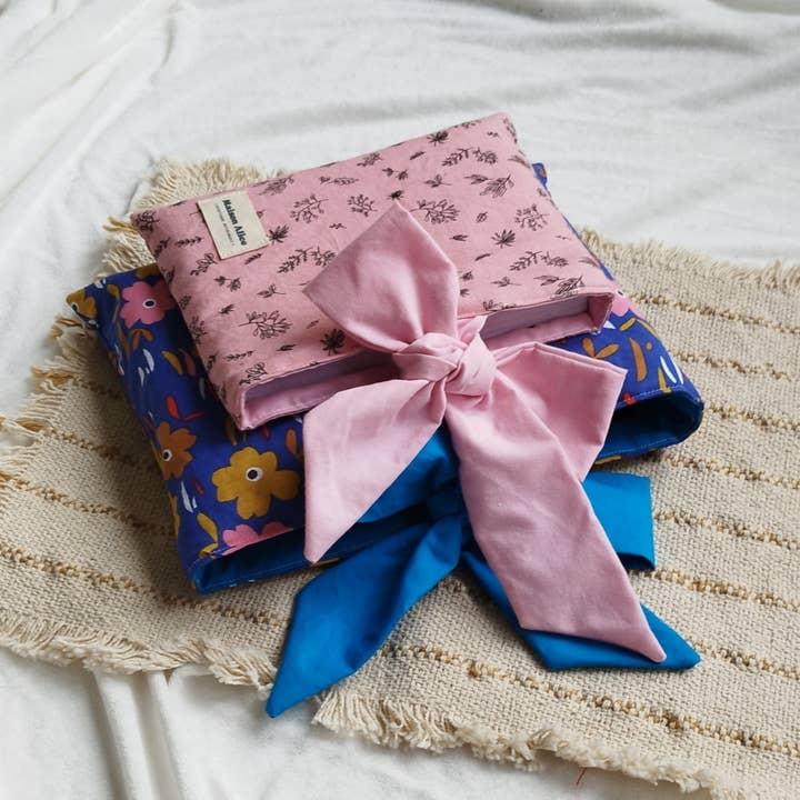 Pochette à livre rembourré - format poche et broché pour la vente par Maison Alice