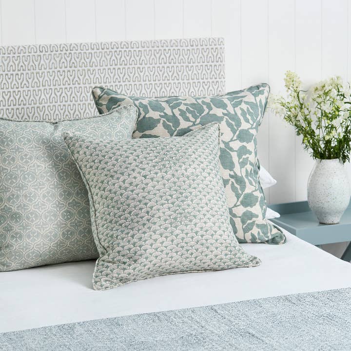 Walter G - Wholesale Throw pillow cover - Flores Celadon Pillowcase4