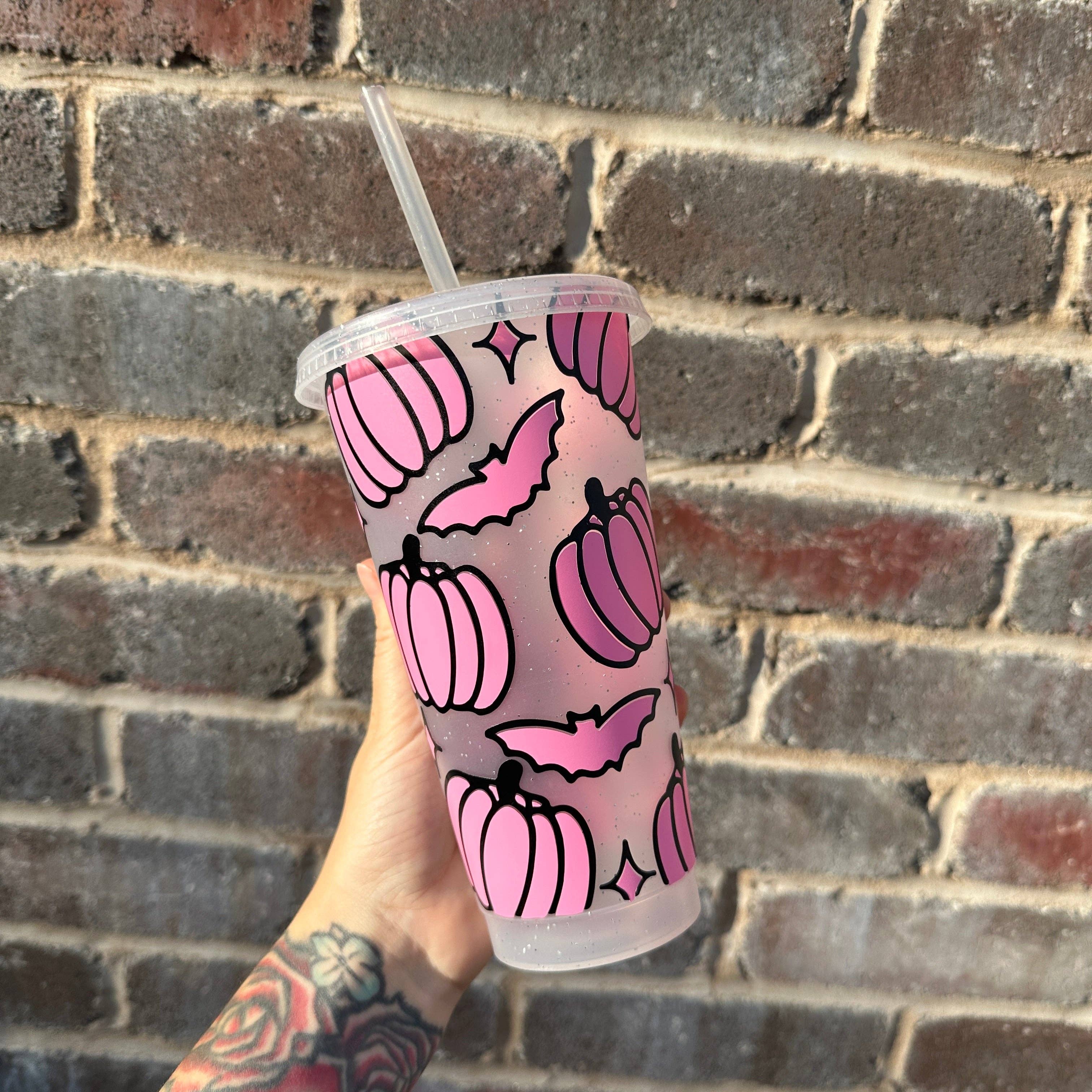 WinsterCreations™ - Vente Gourde/bouteille isotherme - Gobelet à imprimé citrouille et chauve-souris Venti Cold Cup 24 oz pour Halloween, automne, avec paille3