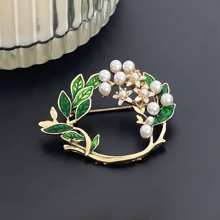 Wrapables.com - Wholesale Brooch - Wrapables Christmas Crystal Rhinestone Brooch Pin27