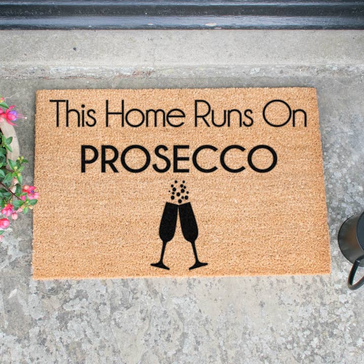 Cette maison fonctionne sur le paillasson Prosecco pour la vente par Artsy Mats