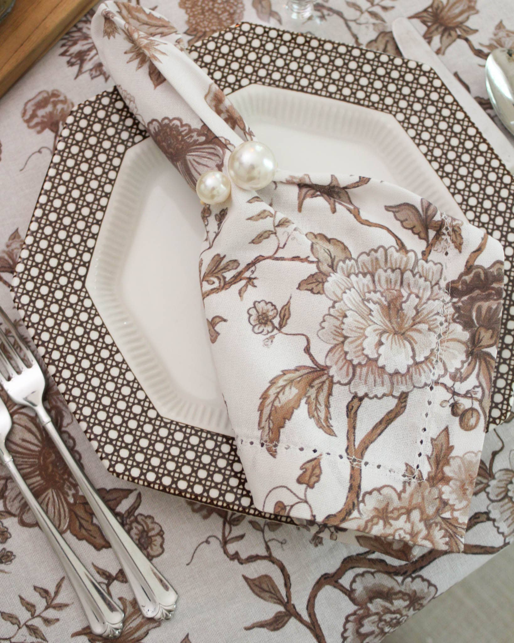 Willamere - Wholesale Dinner & Cloth Napkin - Brown Chestnut Floral Dinner Napkins, Set of Four