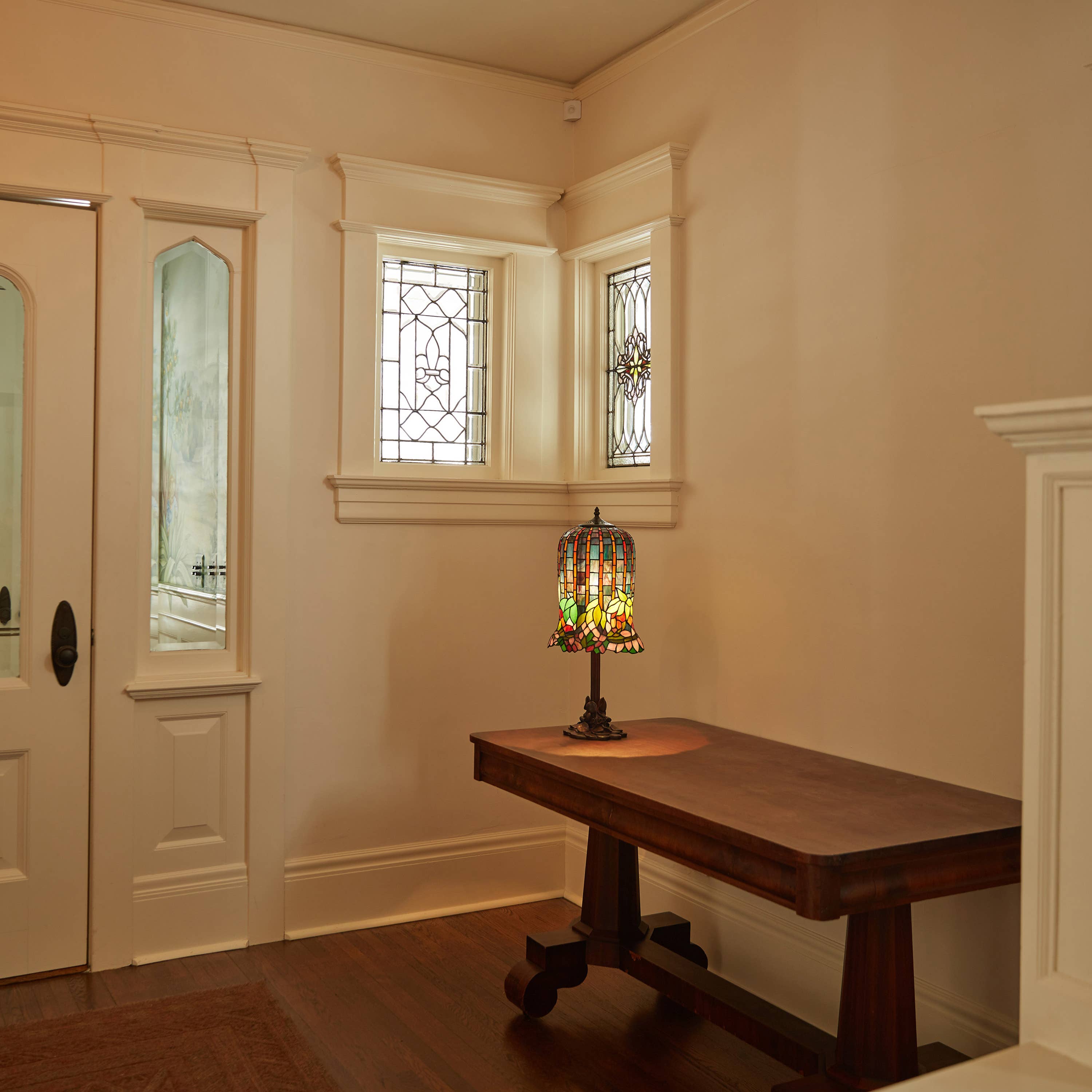 River of Goods - Wholesale Accent/Desk Lamp - 26" Tiffany Stained Glass Table Lamp - Pond Lily Bell Shade