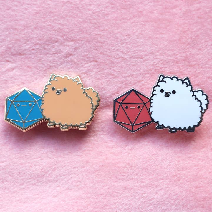 Épinglette en émail Pomeranian D20 Dice Buddy pour la vente par Dbl Feature