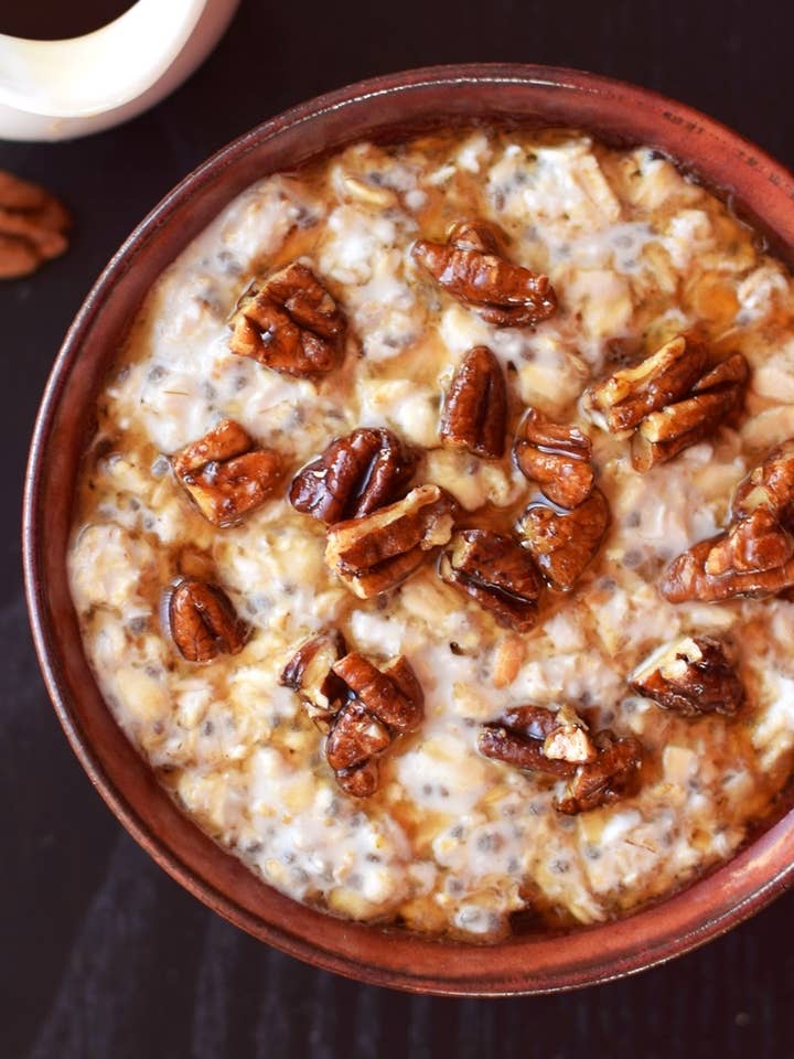 Cupcake d'avoine au sirop d'érable et aux pacanes, sans gluten et végan pour la vente par Sweet Eats
