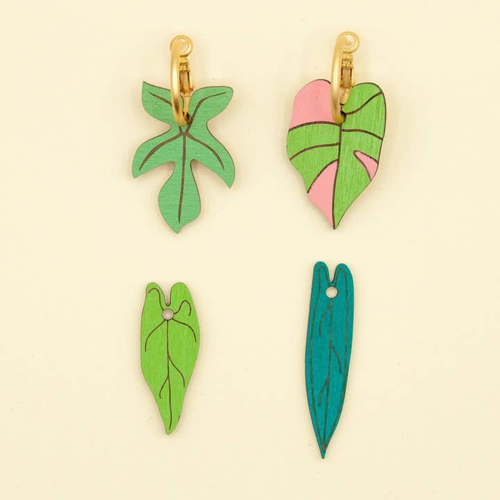 Orecchini Filodendro per la vendita all'ingrosso da parte di Materia Rica ☀️